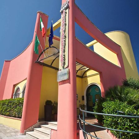 Lo Scacciapensieri Hotel & Restaurant Monteroni di Lecce Bagian luar foto