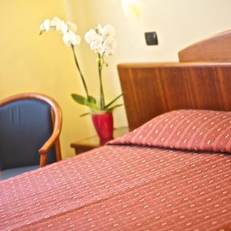 Lo Scacciapensieri Hotel & Restaurant Monteroni di Lecce Bagian luar foto
