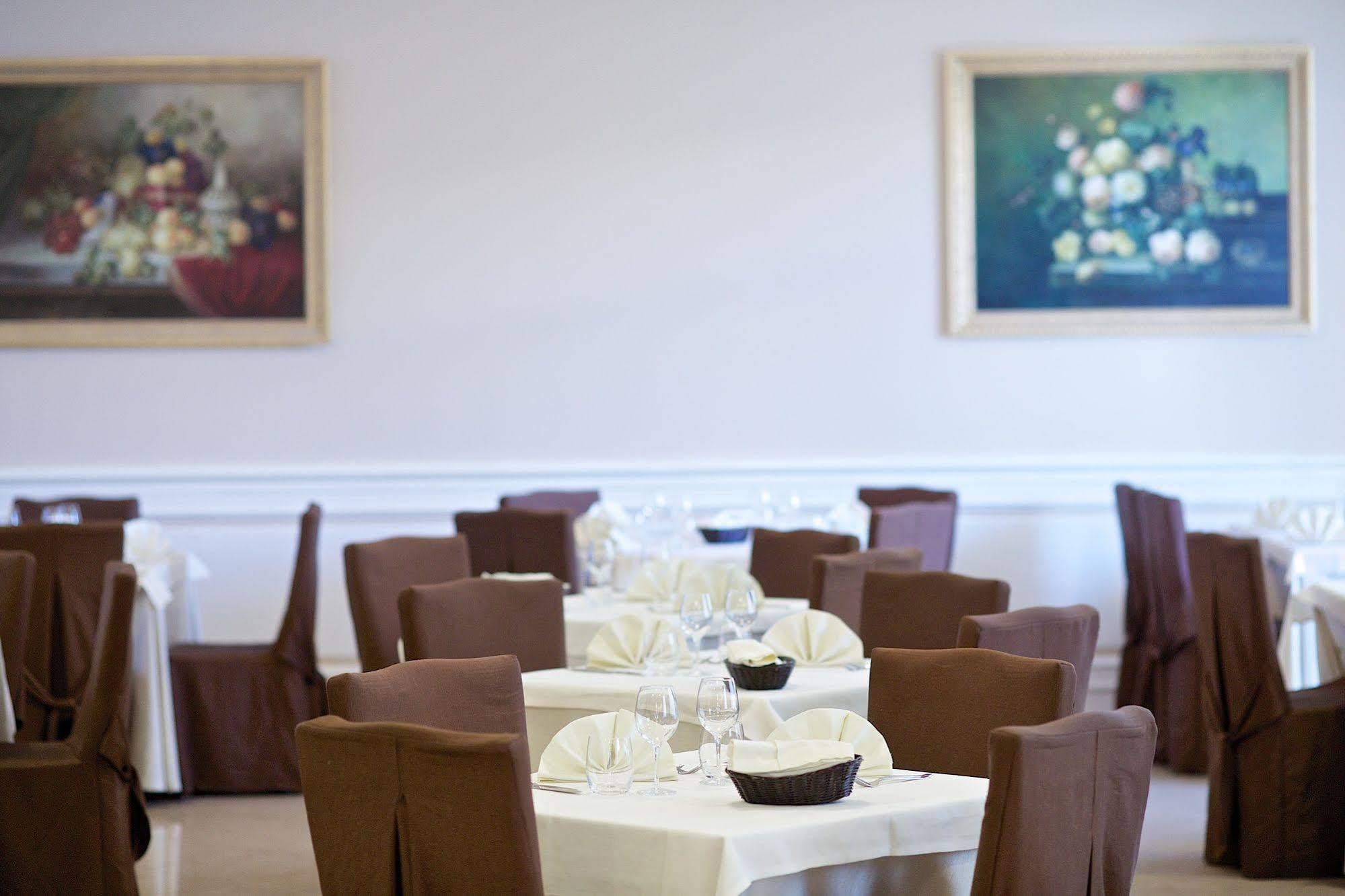 Lo Scacciapensieri Hotel & Restaurant Monteroni di Lecce Bagian luar foto
