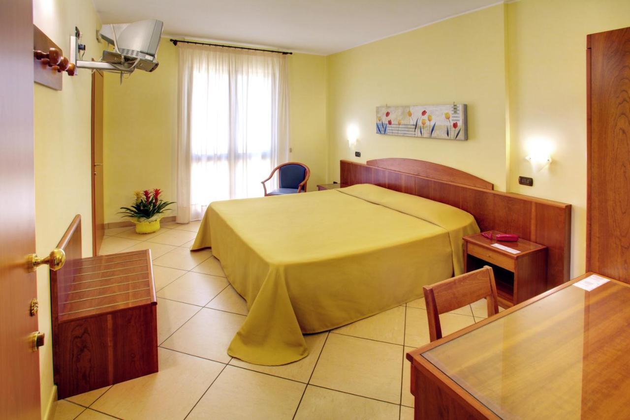 Lo Scacciapensieri Hotel & Restaurant Monteroni di Lecce Ruang foto