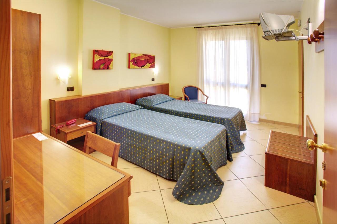 Lo Scacciapensieri Hotel & Restaurant Monteroni di Lecce Ruang foto