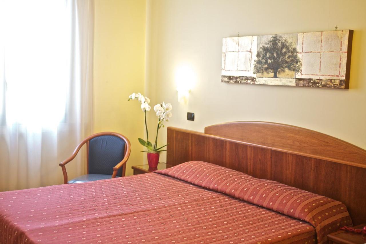 Lo Scacciapensieri Hotel & Restaurant Monteroni di Lecce Ruang foto