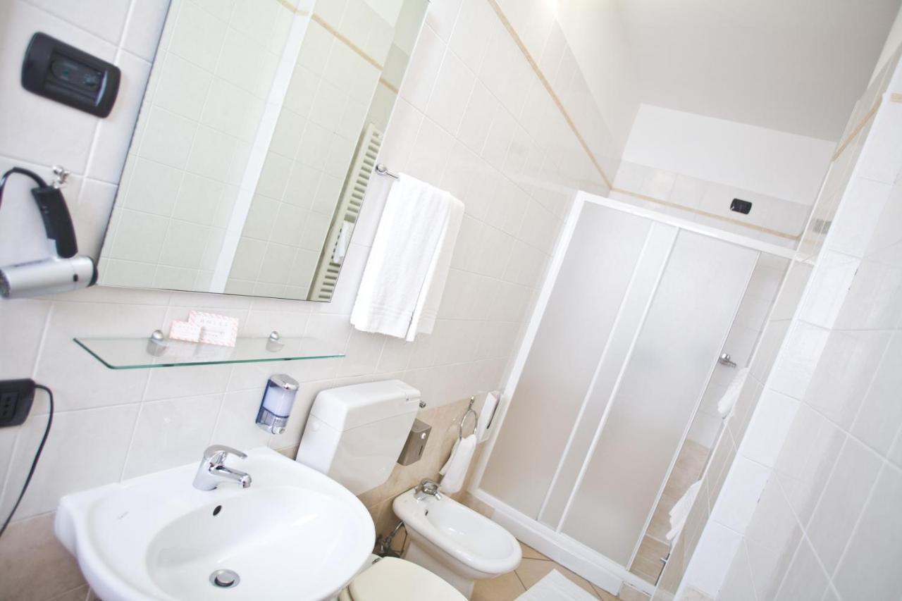 Lo Scacciapensieri Hotel & Restaurant Monteroni di Lecce Bagian luar foto